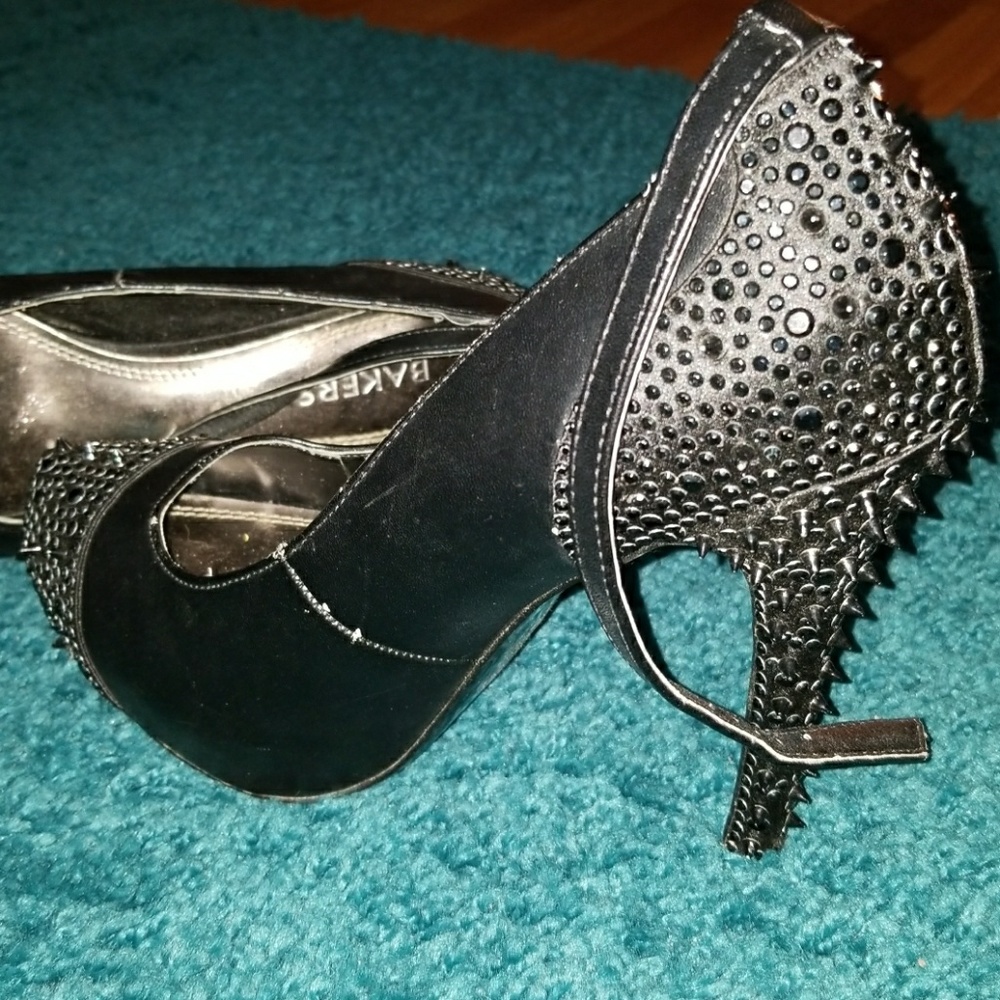 Black high heels - Picture 3 of 3